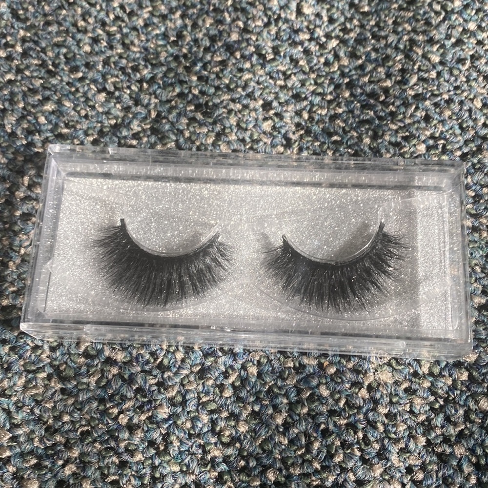 Lashes - Picture 4 of 16